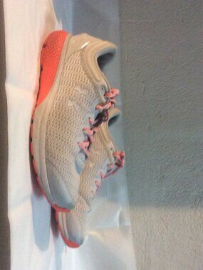 Under Armour Women's Running Shoes Size 8 Athletic Sneakers